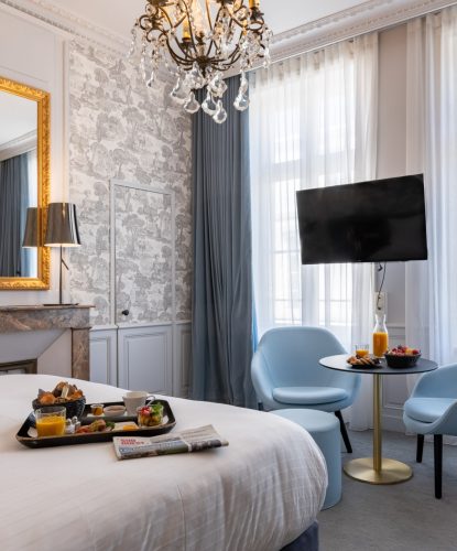 Photo - Hotel La Monnaie Arty et Spa Hôtel hotel monnaie rochelle spa 4 etoiles vieux port chambre prestige bleue petit dejeuner room service