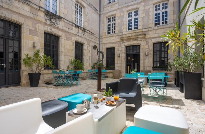 The pretty old patio of the 4-star Hôtel La Monnaie in La Rochelle's historic city centre Le Vieux-Port